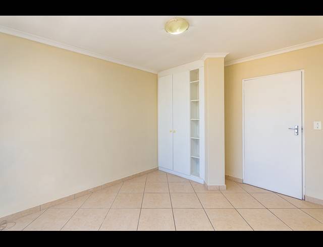 3 BEDROOM APARTMENT TO LET IN BEACHFRONT
